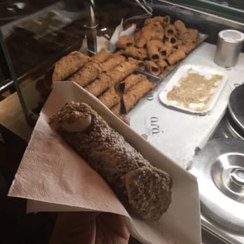 Mercato Centrale - Cannoli (€3) - Food Court Near Me - Florence, FI