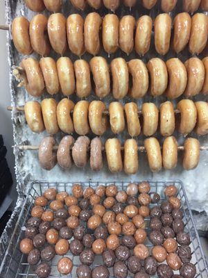 Anna's Hand Cut Donuts Inc by null