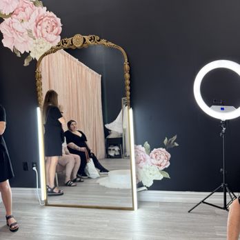 Bella Bridal Outlet - Bridal area with a ring light and mirror - Bridal Near Me - Orlando, Florida Bella Bridal Outlet - Bridal area with a ring light and mirror - Bridal Near Me - Orlando, Florida