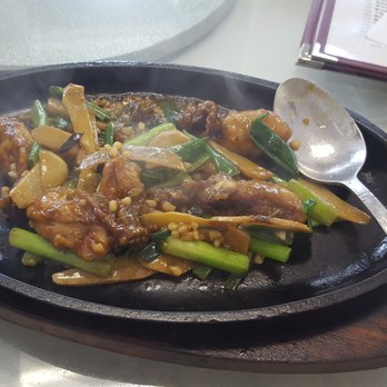 Ginger & Garlic - Sizzling oysters.  Do not order this, oysters were small and overcooked. - Dim Sum Near Me - Honolulu, Hawaii