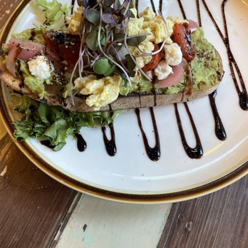 Common Restaurant - Avocado toast - Cocktail Bars Near Me - Savannah, Georgia Common Restaurant - Avocado toast - Cocktail Bars Near Me - Savannah, Georgia