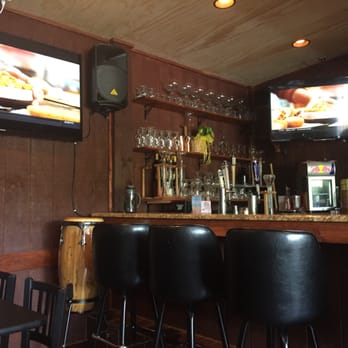 Oyster House - Lounge area - Seafood Near Me - Pine Mountain, Georgia