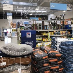 Blain's Farm & Fleet - Pet supplies