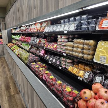Flamingo Supermarket - All the produce look fresh and the colors are vibrant - Grocery Near Me - Hollywood, Florida Flamingo Supermarket - All the produce look fresh and the colors are vibrant - Grocery Near Me - Hollywood, Florida