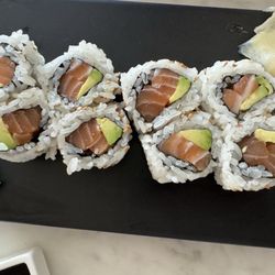Min Sushi Restaurant - Salmon Avocado Roll