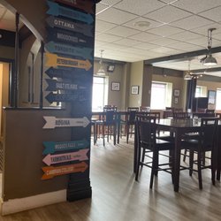 49th Parallel Kitchen Bar - Dining room