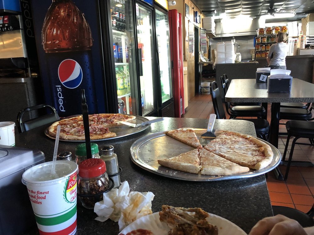 Dauphin Pizza Logo