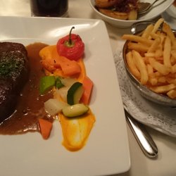 Restaurant Schwanen - Rindersteak mit Pfeffersoße und Pommes (inkl. Salat vom Buffet)