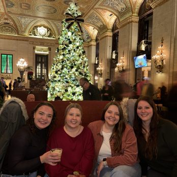Lobby Bar at Palmer House - Inside - Cocktail Bars Near Me - Chicago, Illinois