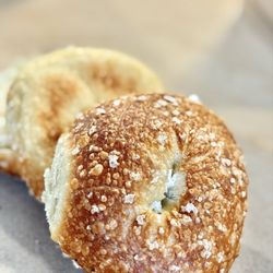 Salt bagel