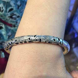 Fine Gift Shop - Sliver