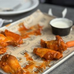 Vero Chicago Pizza - Hot Original Chicken Wings