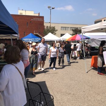 Burbank Farmers Market - Great, there is a fresh fish too, daily catch - Farmers Market Near Me - Burbank, California