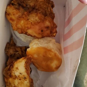 KFC - Pathetically dry, tasteless and small 2 breasts and 1 wing combo - Chicken Wings Near Me - El Cajon, California