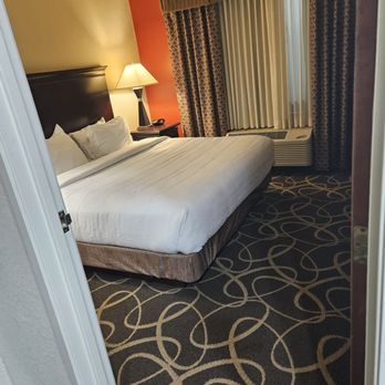 Best Western Plus Eau Claire Conference Center - King bedroom - Hotels Near Me - Eau Claire, Wisconsin Best Western Plus Eau Claire Conference Center - King bedroom - Hotels Near Me - Eau Claire, Wisconsin