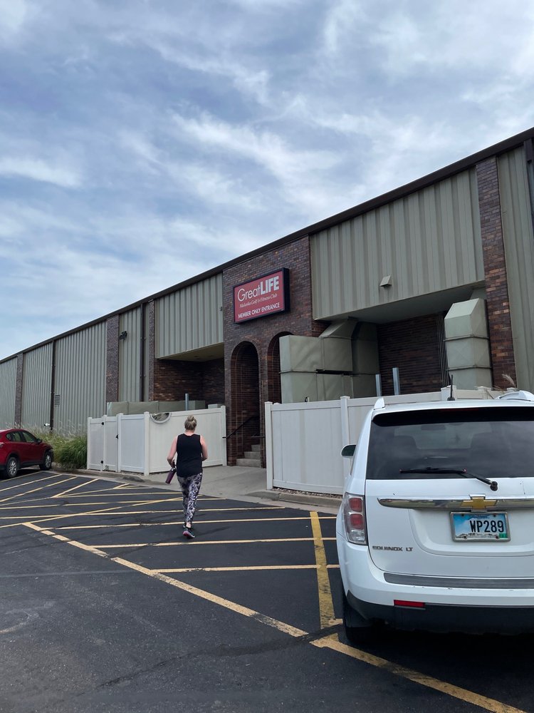 GREATLIFE WOODLAKE ATHLETIC CLUB Updated September 2024 21 Reviews 4600 S Tennis Ln, Sioux