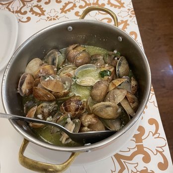 Cervejaria Ramiro - Clams In garlic - Seafood Near Me - Lisbon, 11
