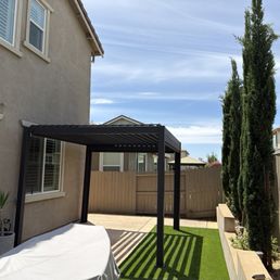 Mirador pergola with 2 screens Mirador pergola with 2 screens