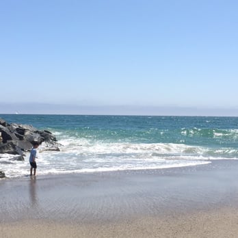 Will Rogers State Beach - Near the rocks, very clean - Beaches Near Me - Pacific Palisades, California