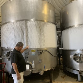 Becker Vineyards - Wine Tasting Room Near Me - Fredericksburg, Texas