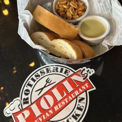 Piolin Restaurant Sr - Bread and cancha
