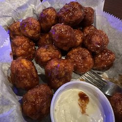 Pirate's Den Bar and Grill - Boneless wings- they look like meatballs! Do not recommend.