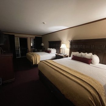 Hamilton Inn Select Beachfront - Looks good right.. there's a reason the lighting sucks. - Hotels Near Me - Mackinaw City, Michigan Hamilton Inn Select Beachfront - Looks good right.. there's a reason the lighting sucks. - Hotels Near Me - Mackinaw City, Michigan