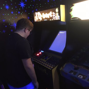 Honeybee - Q-Bert is only $.25, and this was a first time play for my daughter.  She enjoyed it. - Arcades Near Me - Niceville, Florida