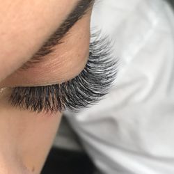 Apple Lashes - Volume Lashes