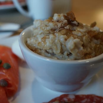 Cedarbrook Lodge - Complementary Breakfast - Hotels Near Me - SeaTac, Washington