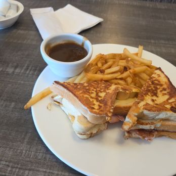 Albert's Family Restaurant - Monte Cristo sand - Waffles Near Me - Edmonton, Alberta