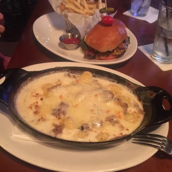 Batch - Pulled pork Mac Attack and Prime Brisket Burger - American Near Me - Miami, Florida Batch - Pulled pork Mac Attack and Prime Brisket Burger - American Near Me - Miami, Florida
