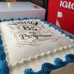 Ana's Cakes and Bakery - The lop sided cake