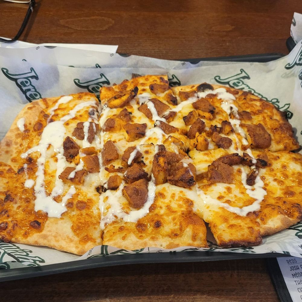Bee sting chicken pizza was good, placement of toppings could have been better Bee sting chicken pizza was good, placement of toppings could have been better