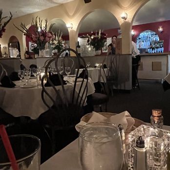 Michelina's - Interior of restaurant is very inviting with white table cloth service. - Italian Near Me - Phoenix, Arizona Michelina's - Interior of restaurant is very inviting with white table cloth service. - Italian Near Me - Phoenix, Arizona