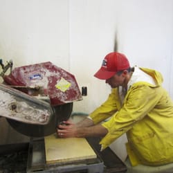 Bug House - Wade Crapo cutting Dugway Geodes!