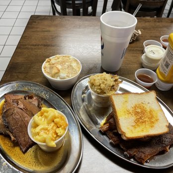 Boarhog's Barbeque - American Near Me - Huntsville, Alabama