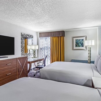DoubleTree by Hilton Hotel Milwaukee Downtown - Guest room - Hotels Near Me - Milwaukee, Wisconsin DoubleTree by Hilton Hotel Milwaukee Downtown - Guest room - Hotels Near Me - Milwaukee, Wisconsin