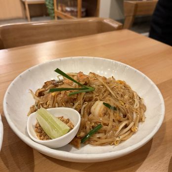 Manon - Pad Thai - Thai Near Me - Fullerton, California