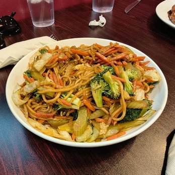 Melanie's Kitchen - Lo Mein - Asian Fusion Near Me - Hays, Kansas