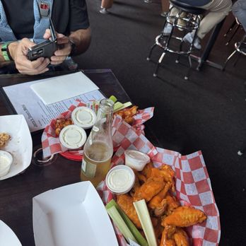 Jerry’s Tavern - Wingy - Bars Near Me - Portland, Oregon Jerry’s Tavern - Wingy - Bars Near Me - Portland, Oregon