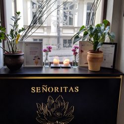 Senoritas - Beautiful Entrance