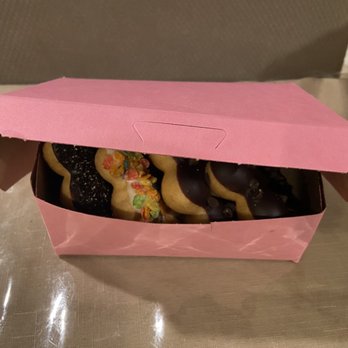Dot & Dough - Box is too small for 4 donuts. - Desserts Near Me - Eastvale, California Dot & Dough - Box is too small for 4 donuts. - Desserts Near Me - Eastvale, California