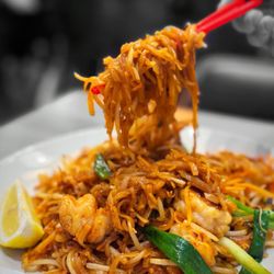 Little Plearn Thai Kitchen - Pad Thai | @whaevaeats