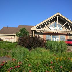Sam Snead's Oak Grill and Tavern - Outside of Sam's Snead