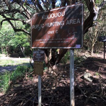 Kuliouou Ridge Trail - Keep going right and up to pats this sign to do the ridge hike. - Hiking Near Me - Honolulu, Hawaii Kuliouou Ridge Trail - Keep going right and up to pats this sign to do the ridge hike. - Hiking Near Me - Honolulu, Hawaii