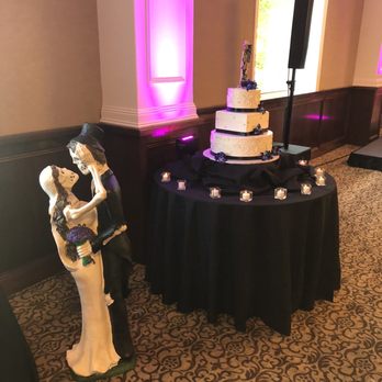 Villa Ragusa - Cake table right next to sweetheart table and on display for all to see ! - Venues & Event Spaces Near Me - Campbell, California