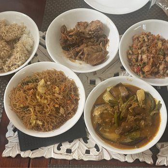 Lumpia House - Kare Kare, pancit, chicken adobo, sisig - Filipino Near Me - Poway, California