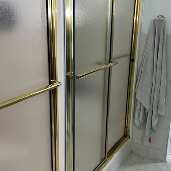 Ramirez Clean Service - Se quitó manchas pegando en el vidrio - Home Cleaning Near Me Ramirez Clean Service - Se quitó manchas pegando en el vidrio - Home Cleaning Near Me