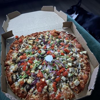 Round Table Pizza - Chicken & Garlic Gourmet™ (Large 14") - Pizza Near Me - Newport Beach, California